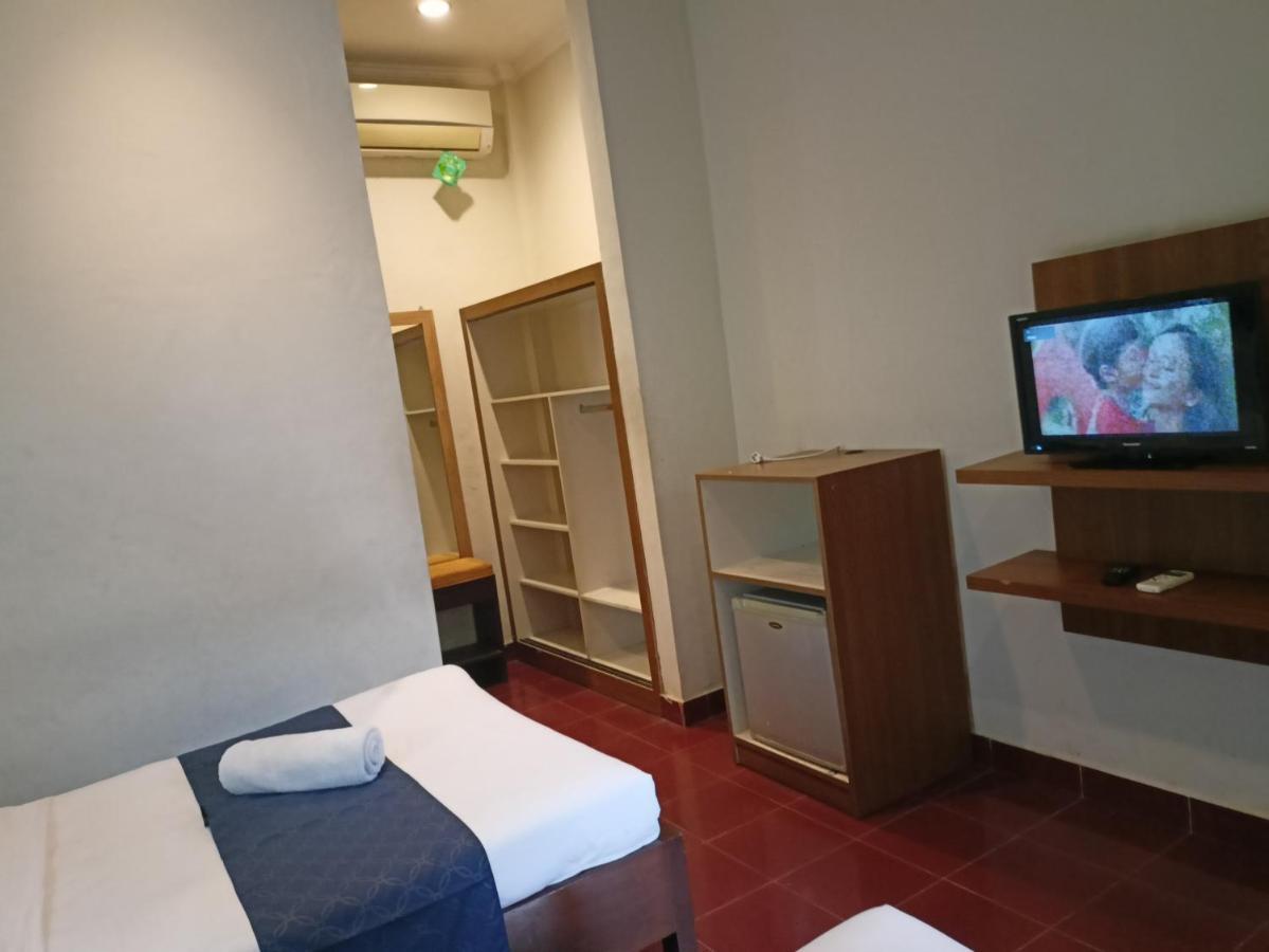 Catur Adi Putra Hotel Denpasar  Exterior photo