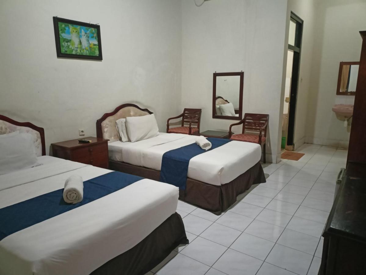 Catur Adi Putra Hotel Denpasar  Exterior photo